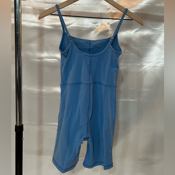 Aritzia one piece
Divinity 7" Jumpsuit - Picture 2 of 3